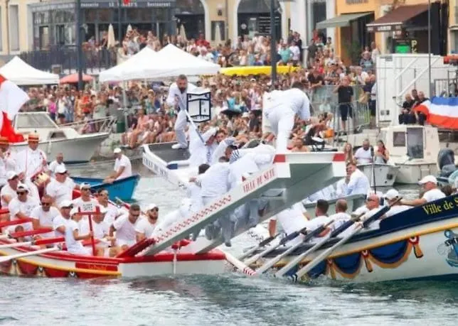 Centre Sur Les Quais - Standing, Spacieux, Climatise